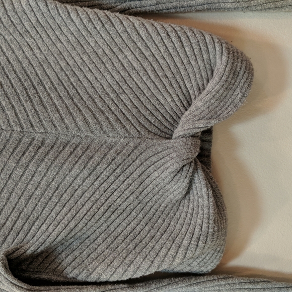 Hollister Women's Gray Front Knot Sweater Size Small - Picture 2 of 5